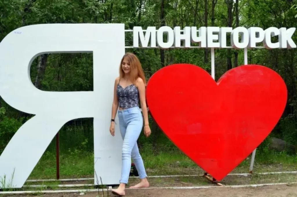 Многодетную семью из Мончегорска наградили медалью «Родительская слава»